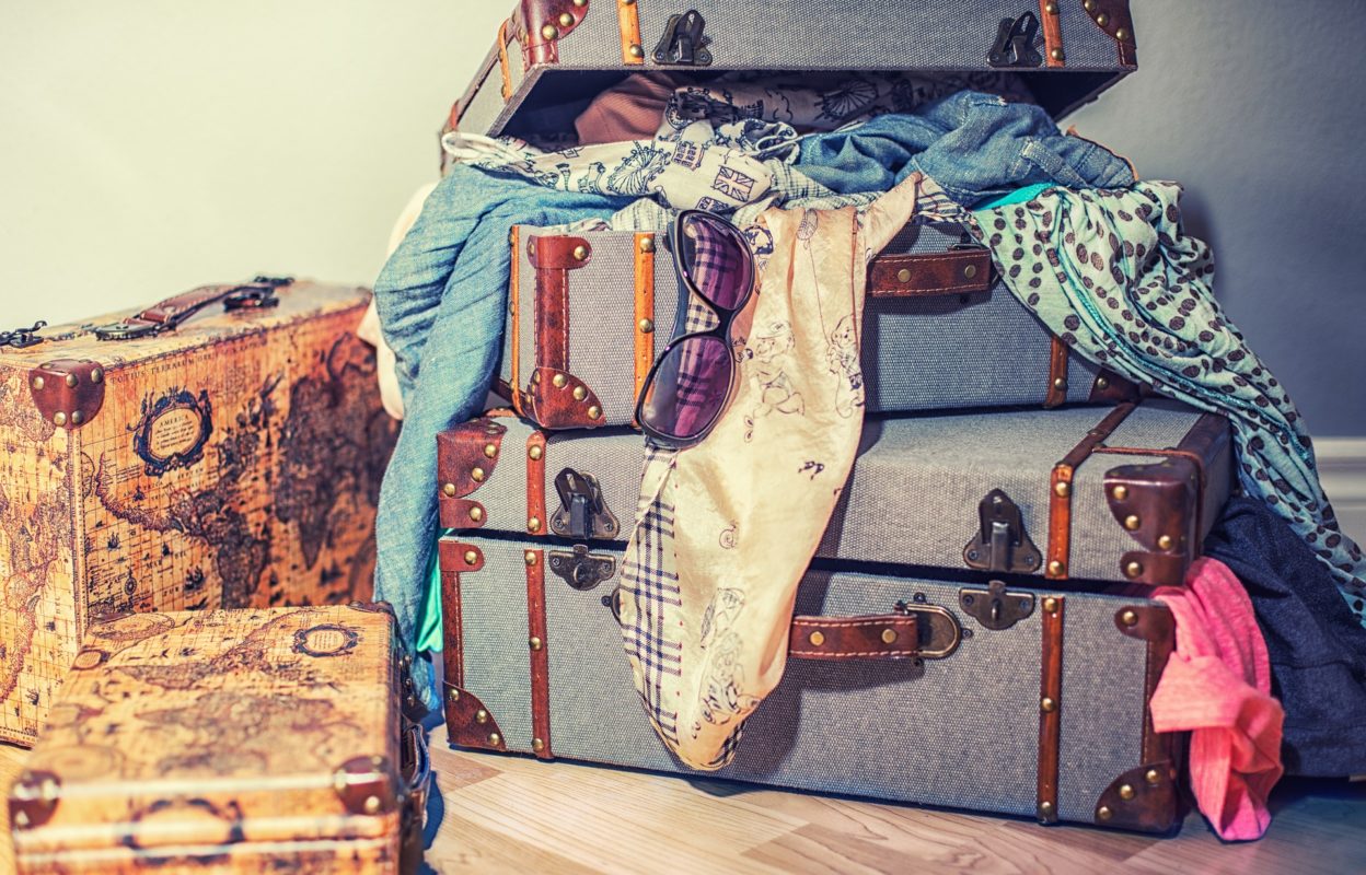suitcase-4410369_1920-1248x800 Bien préparer son road trip en van