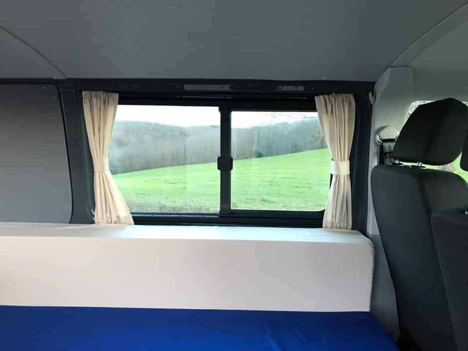 Rideaux-occultants-campervan Aménager son van